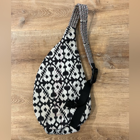 Kavu Outlander Ikat Dye Sling Backpack Gorpcore One Shoulder Travel Outdoor - Picture 2 of 3